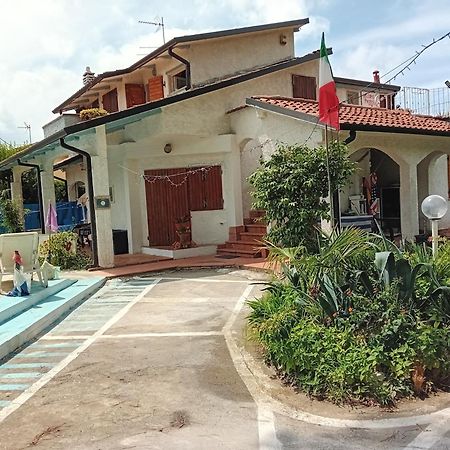 Appartement Sogno Vacanze à Massa  Extérieur photo
