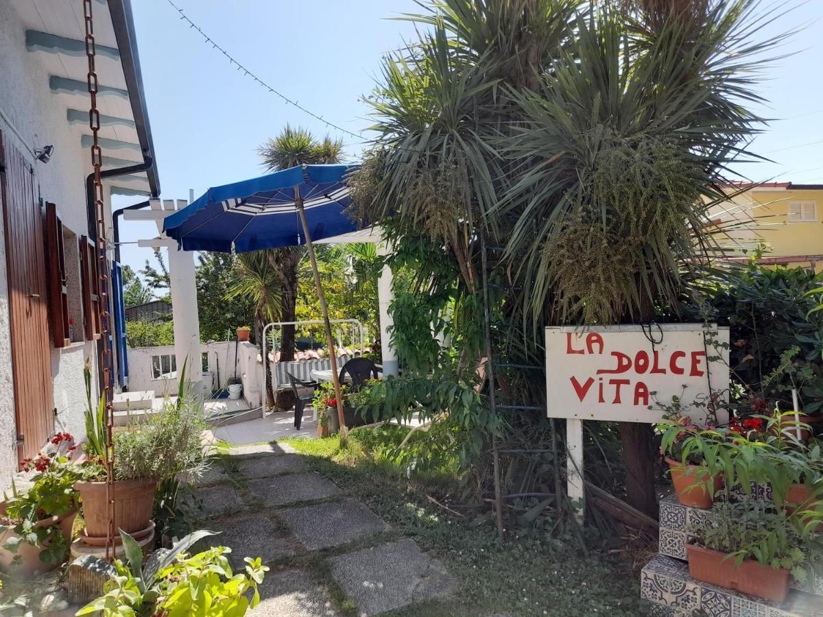 Appartement Sogno Vacanze à Massa  Extérieur photo