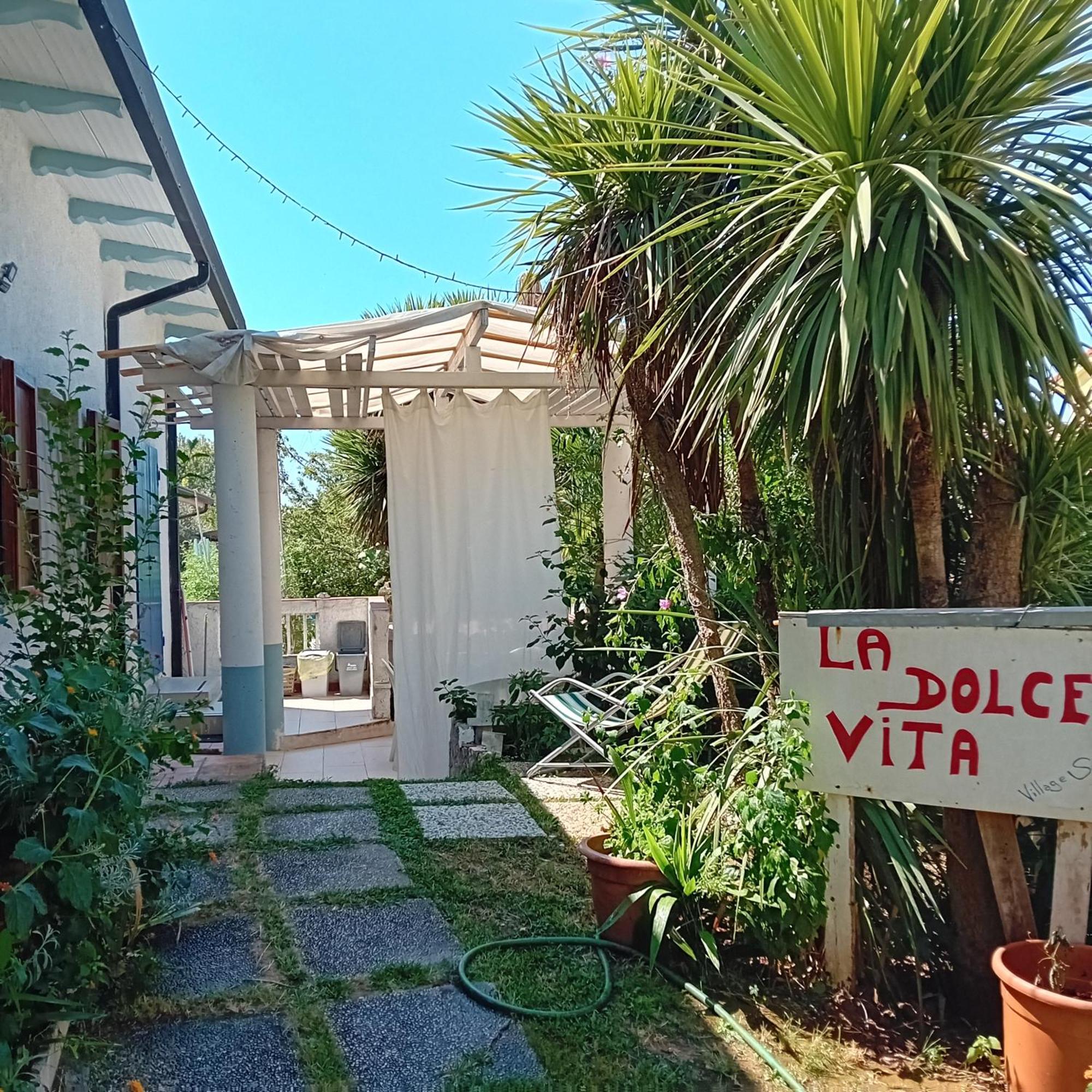 Appartement Sogno Vacanze à Massa  Extérieur photo